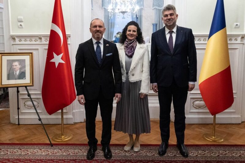 ROMANYA BAŞBAKANI MARCEL CIOLACU BÜKREŞ”TE IFTAR YEMEĞINE KATILDI.